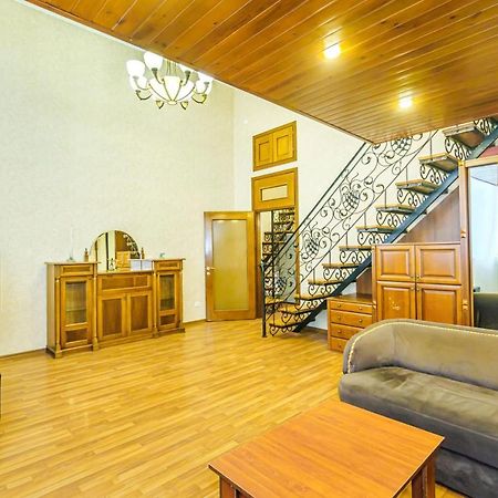 Nizami Street 2 Room Luxe House Baku Bagian luar foto