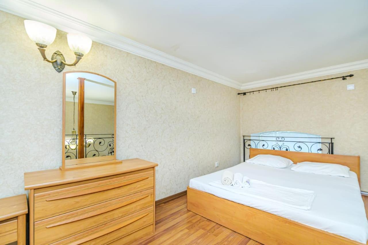 Nizami Street 2 Room Luxe House Baku Bagian luar foto